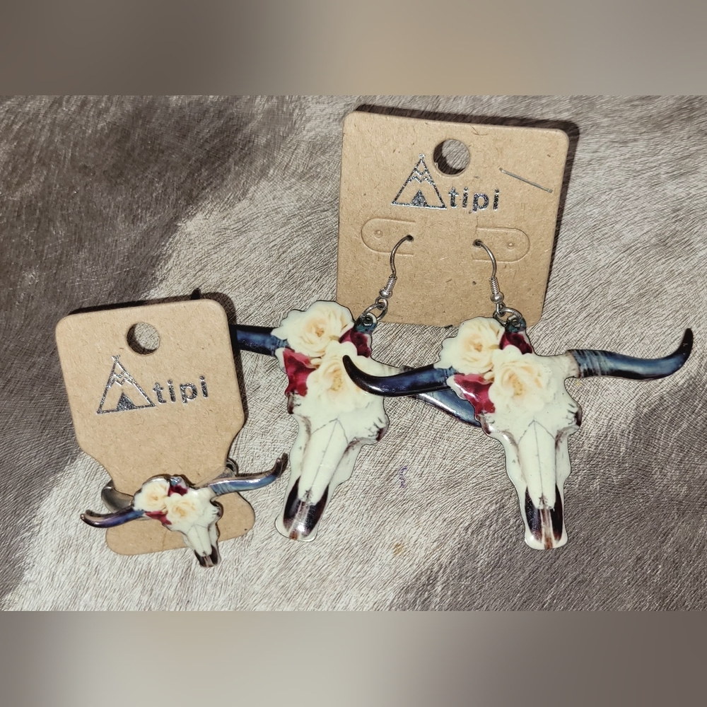Tipi Steer Skull Earrings & Elastic Ring Set